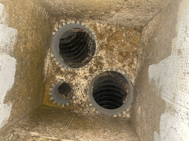Duct plenum before a Duct Restore restoration project